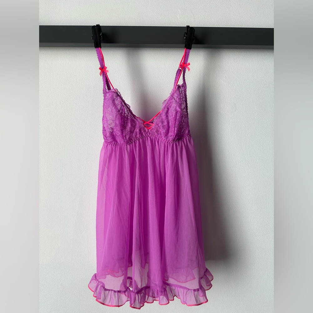 (New w/o tags) Victoria’s Secret Fuchsia Lace & Mesh Babydoll Lingerie